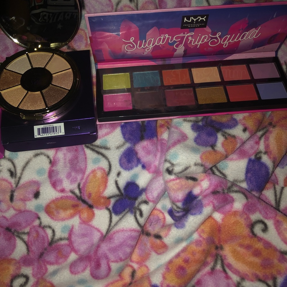 Makeup - Picture 3 of 3